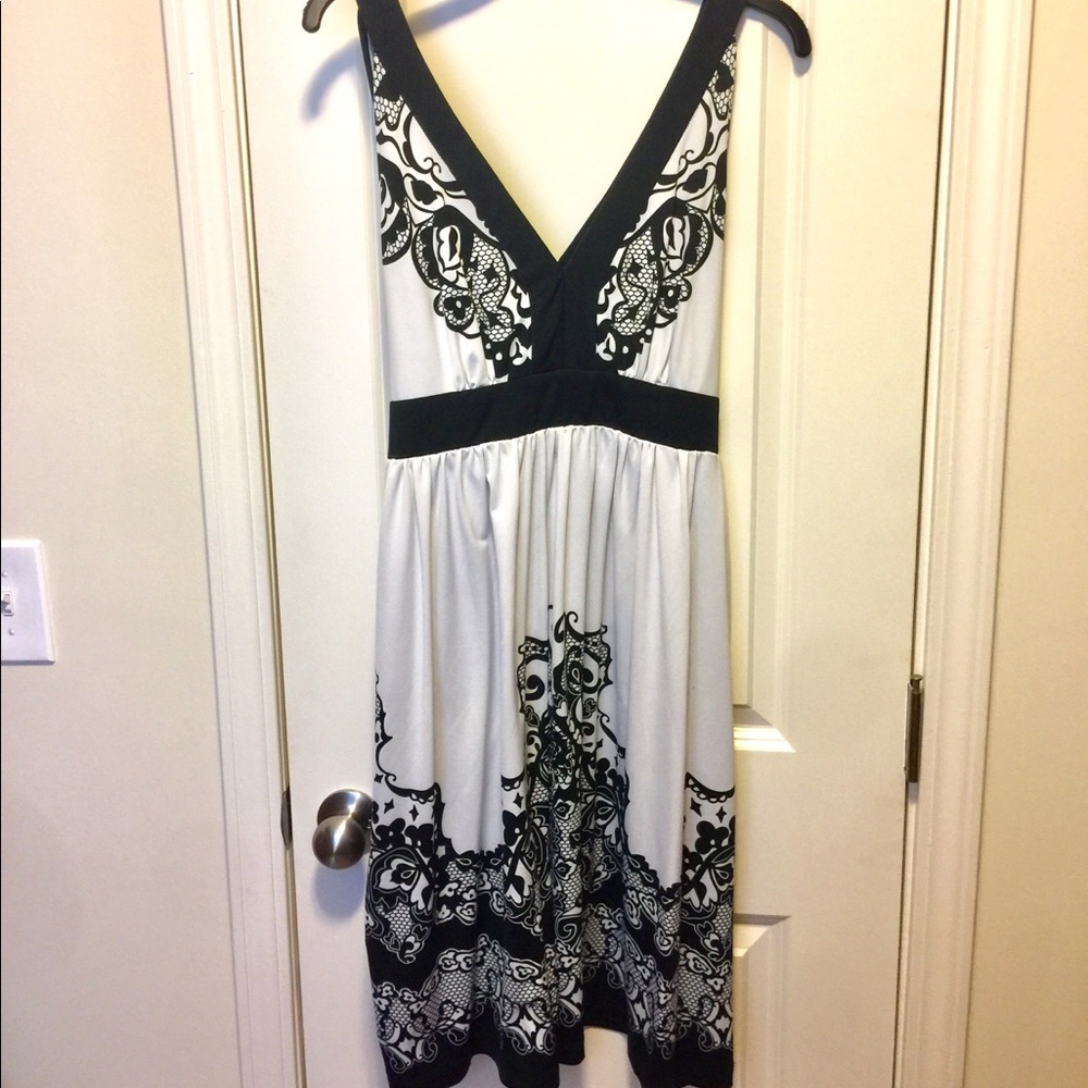 💃🏼 White & Black Spring Dress